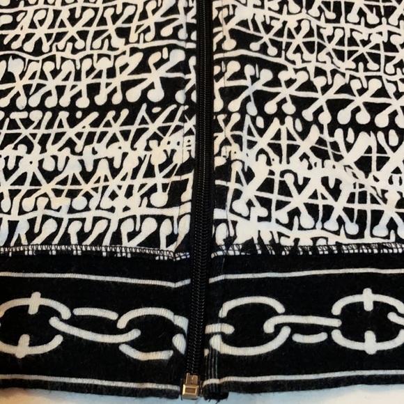 Natalie & Me Woman’s Black & White Abstract Hoodie - Picture 4 of 5